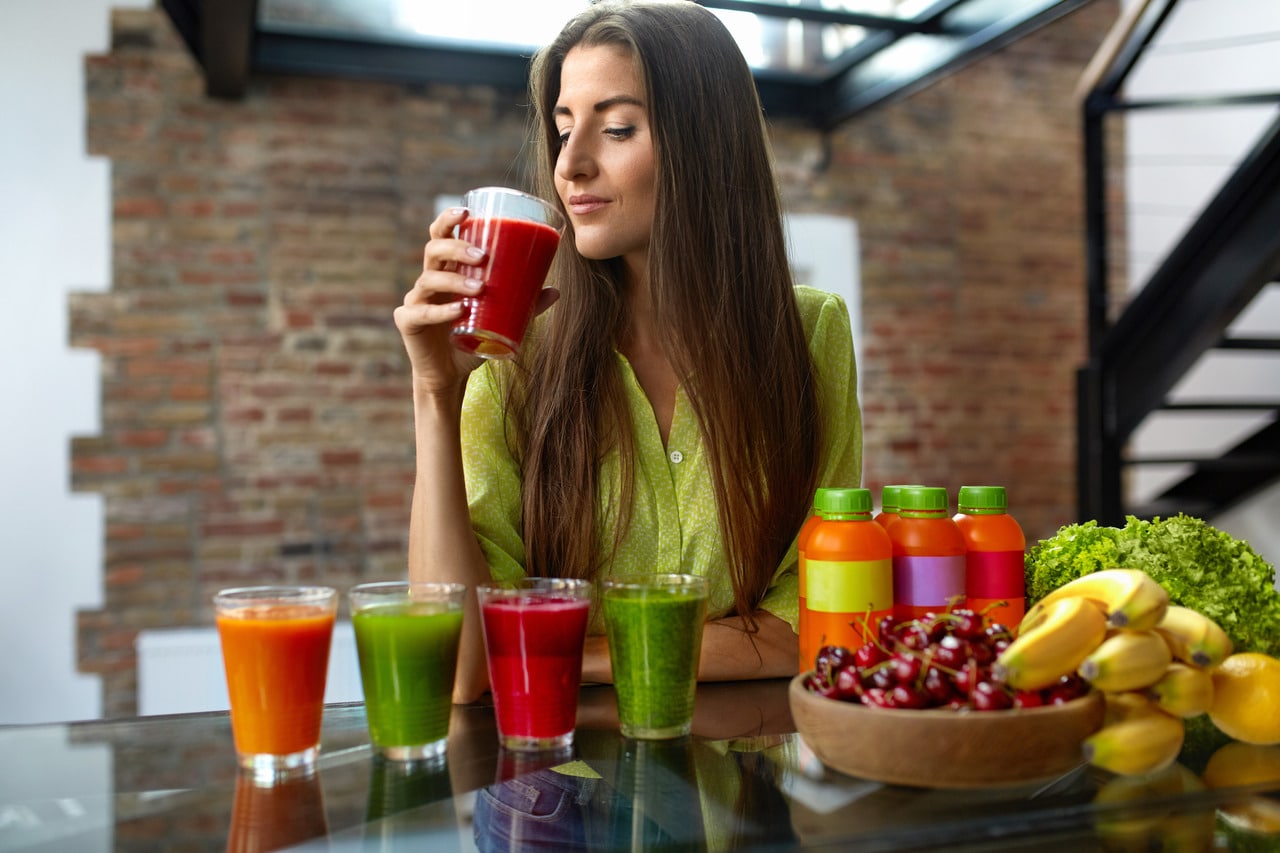 10 نوشیدنی‌ معجزه‌آسا برای لاغر شدن شکم و پهلو